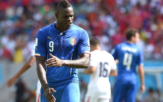 Vừa đến Liverpool, Balotelli bị gạch khỏi tuyển Ý